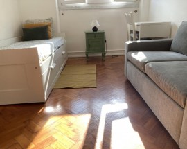 Quarto amplo arejado para estudantes zona central Lisboa