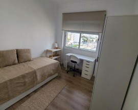 Quarto privativo em Almada