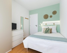 Quarto casal junto ao Metro Alfornelos