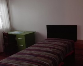 Quarto Individual estudante rapaz Coimbra rua do Brasil