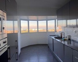 Arrendo quartos ou apartamento T5 Lisboa metro Olaias