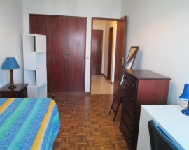 Alugo quarto em Faro a raparigas estudantes