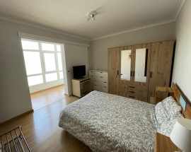 Arrendo quarto de casal com WC e marquise