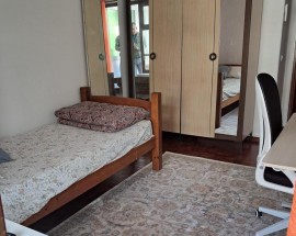 Quarto em apartamento remodelado em Oeiras
