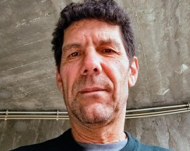 Procuro quarto e casa de banho privativa