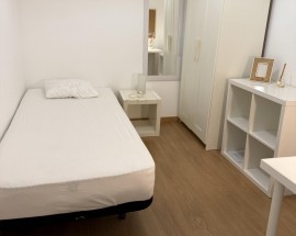 Single room for student Lisbon Alameda metro station