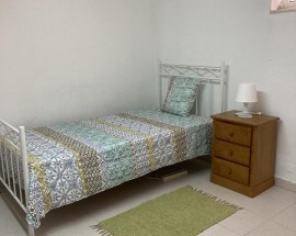 Arrendo quarto a rapariga em Gambelas