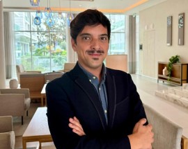 Procuro quarto com wc privada profissional de 35 anos