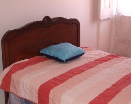 Quarto individual feminino para profissional ou estudante