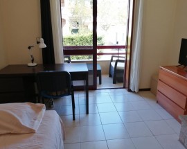 Quarto individual amplo com varanda em Gualtar