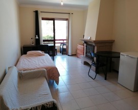 Quarto individual amplo com varanda em Gualtar