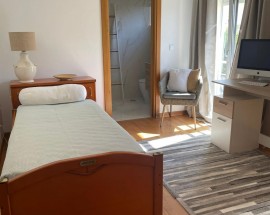 Quarto com wc privado Oeiras