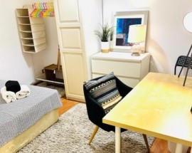 Quarto interior cama de casal Lisboa Avenidas Novas