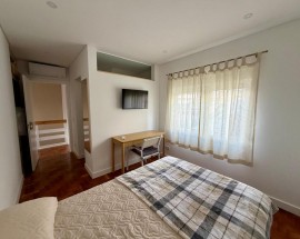 Quarto individual com WC privado em vivenda na Bobadela