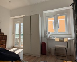 Arrendo quarto metro das Olaias