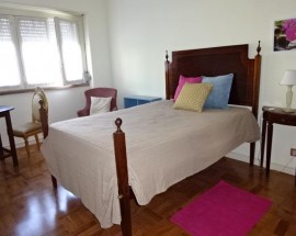 Quartos em Lisboa entrada Pontinha junto Metro Linha Azul