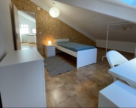 Quarto estudantes FCT Egas Moniz vivenda na Sobreda