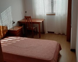 Quarto WC privativo menina estud trab perto Arca Agua e UFP