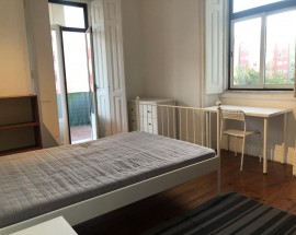 Quarto casal com janela e varanda Lisboa Arroios