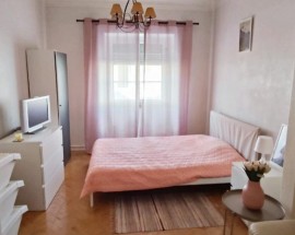 Quarto individual a rapariga trabalhadora ou estudante