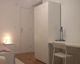 Quarto com WC Privativo Metro Linha Azul