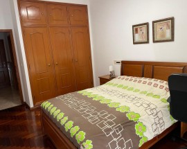 2 Large bedrooms with desk and Mini bar for woman only