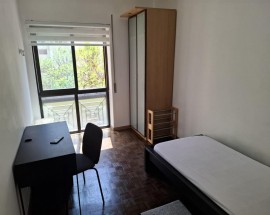 Quarto em apartamento confortavel em Oeiras
