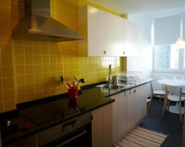 Quarto individual para menina junto Metro do Lumiar