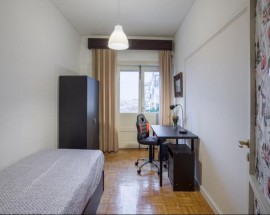 Great location single room at Polo Univ Paranhos Combatentes