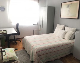 Quarto em apartamento na Prelada Porto