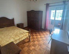 Alugo quartos para meninas Coimbra praca da Republica