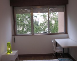 Quarto feminino para estudantes em Lisboa Campo Grande