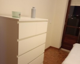 Quarto para ferias ou maior duracao em Almada