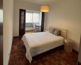 Quarto individual em Lisboa Belas
