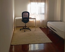 Arrendo quarto a rapariga Santa Iria da Azoia