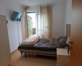 Quarto com varanda situado no centro da cidade da Amadora