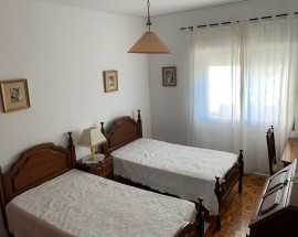 Quarto duplo em apartamento partilhado em Faro