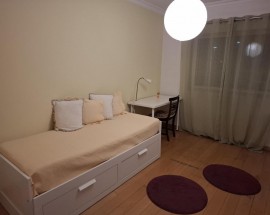Quarto com tv e wc privada em Carnide