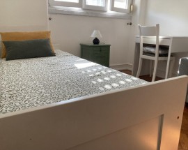 Quarto amplo arejado para estudantes zona central Lisboa