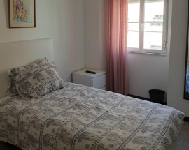 Quarto individual Lisboa rua Morais Soares