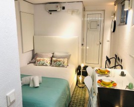 Pequeno Estudio para casal Carcavelos junto SBE