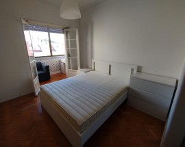 Quartos estudantes trabalhadores em Alges