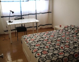Quarto individual em apartamento T4 Evora centro