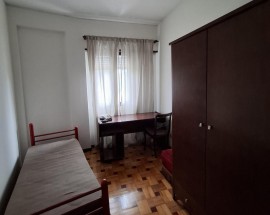 Quartos para Caloiras frente a Casa de Saude da Boavista
