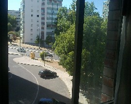 Quarto em apartamento nos Olivais sul
