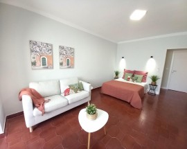 Quarto casal wc privativo ar condicionado Metro Alfornelos