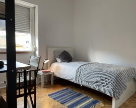 Quarto individual para raparigas estudantes Cacilhas