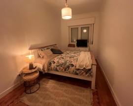 Arrendo quarto Costa da Caparica rua dos pescadores