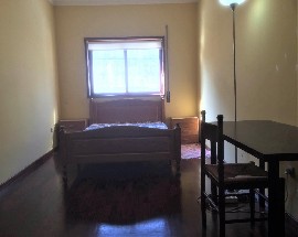 Quarto com casa de banho privativa a 15 minutos da UM