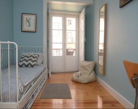 Bright room for a girl at Lisbon center